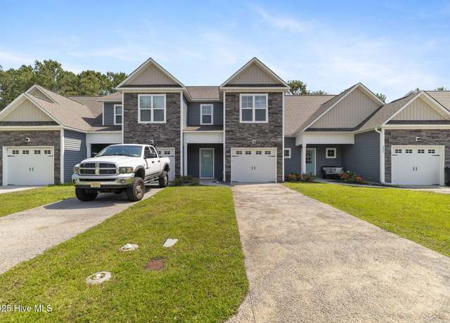 Property at 210 N Stingray Ln, Sneads Ferry, NC 28460, 3 beds, 2.5 baths