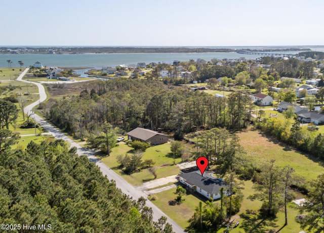 Property at 134 Straits Point Rd, Beaufort, NC 28516, 3 beds, 2.5 baths
