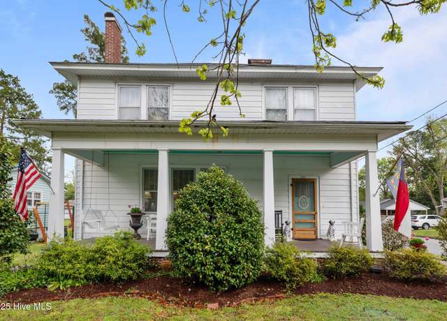 Property at 1101 N Market St, Washington, NC 27889, 4 beds, 2 baths