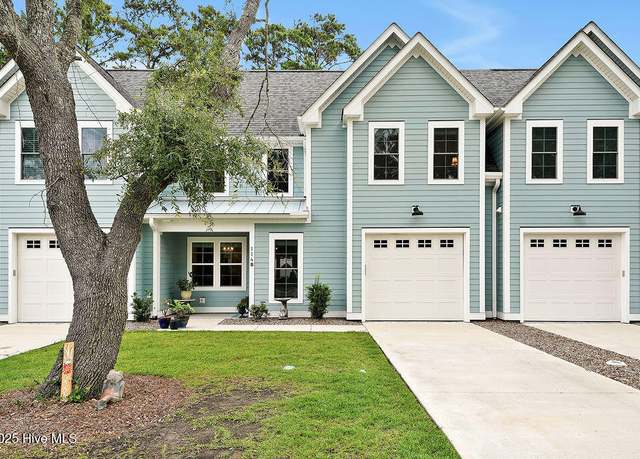 Property at 114 W 14th St Unit B, Southport, NC 28461, 3 beds, 2.5 baths