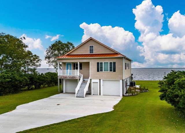 Property at 77 Indian Trl, Arapahoe, NC 28510, 3 beds, 2.5 baths