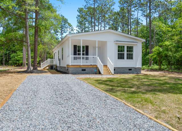 Property at 14 Redwood Rd, Southport, NC 28461, 3 beds, 2 baths