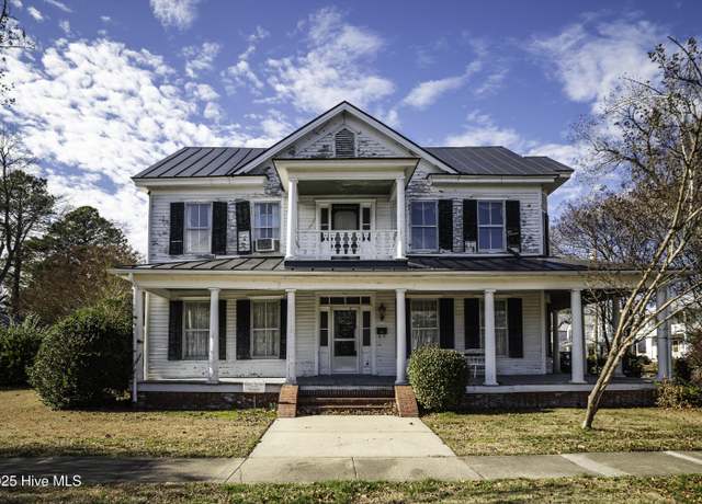 Property at 200 S Oakum St, Edenton, NC 27932, 6 beds, 3 baths