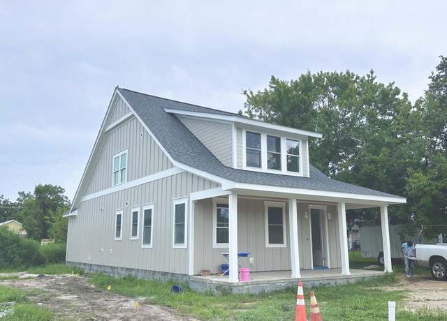 Property at 504 N 25th St, Morehead City, NC 28557, 3 beds, 2.5 baths