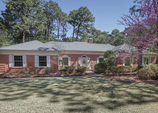 Property at 30 Short Rd, Pinehurst, NC 28374, 4 beds, 3 baths