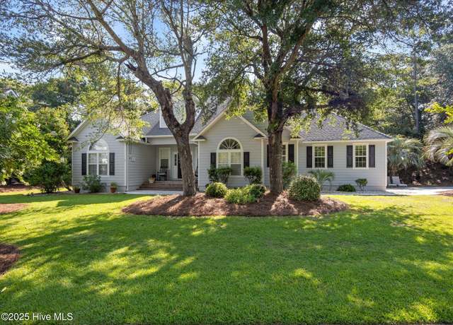 Property at 9706 Ashley Pl, Emerald Isle, NC 28594, 3 beds, 2.5 baths
