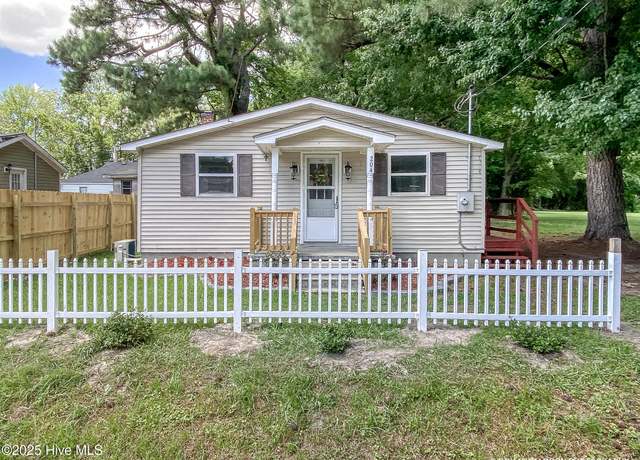 Property at 204 Pinewood Ave, Elizabeth City, NC 27909, 2 beds, 1 bath