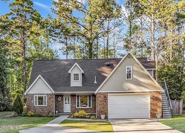 Property at 14 Palmer Dr, Shallotte, NC 28470, 4 beds, 3.5 baths