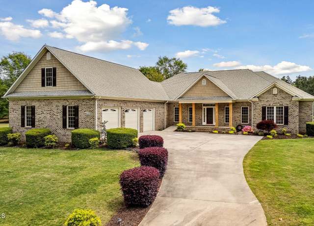 Property at 412 Longleaf Dr, West End, NC 27376, 4 beds, 2.5 baths