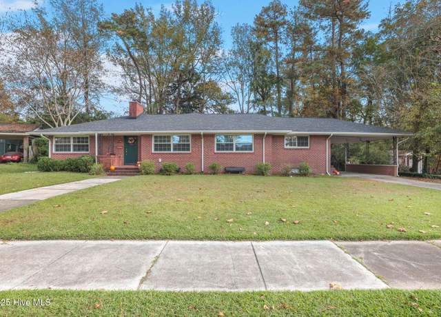 Property at 102 Jean Cir, Jacksonville, NC 28540, 5 beds, 3 baths