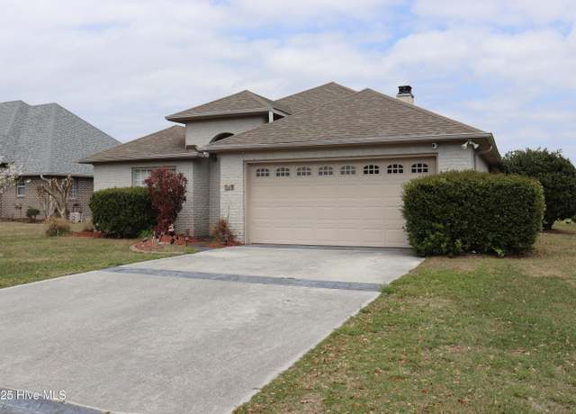 Property at 137 Castle Bay Dr, Hampstead, NC 28443, 3 beds, 2 baths