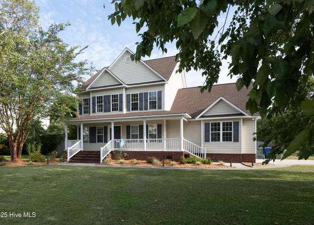 Property at 209 White Oak Dr, Greenville, NC 27858, 3 beds, 2.5 baths