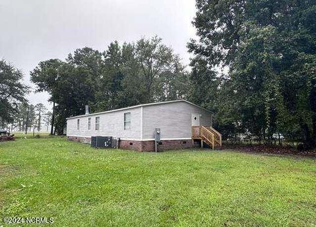 Property at 11 Marlette St, Hubert, NC 28539, 2 beds, 2 baths