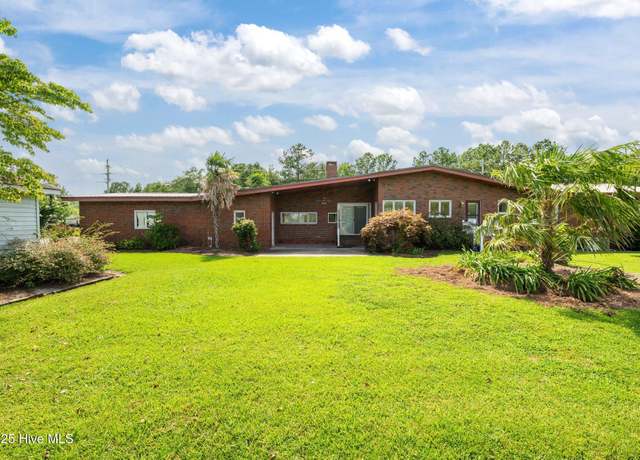 Property at 4204 Old Cherry Point Rd, New Bern, NC 28560, 3 beds, 2.5 baths