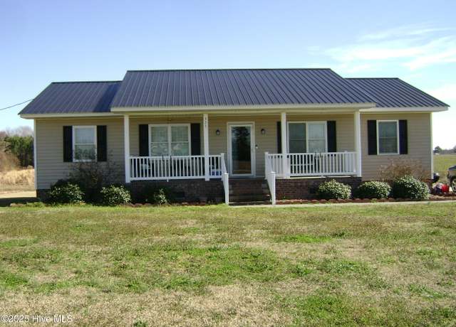 Property at 325 E Commerce St, Oak City, NC 27857, 3 beds, 2 baths