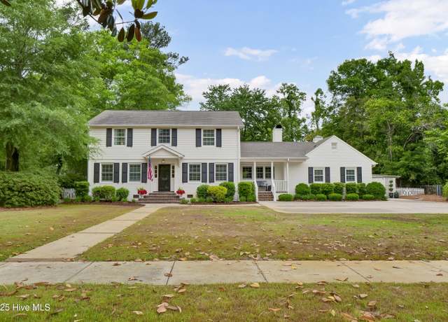 Property at 1218 Country Club Rd, Wilmington, NC 28403, 4 beds, 3.5 baths