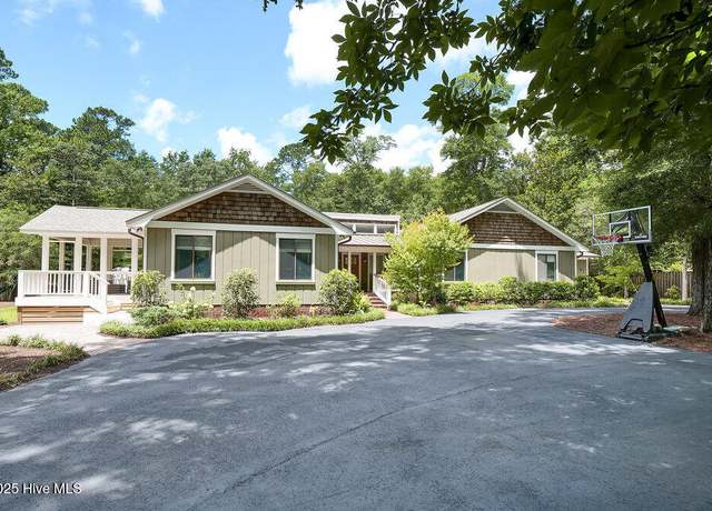 Property at 2306 New Orleans Pl, Wilmington, NC 28403, 3 beds, 2.5 baths