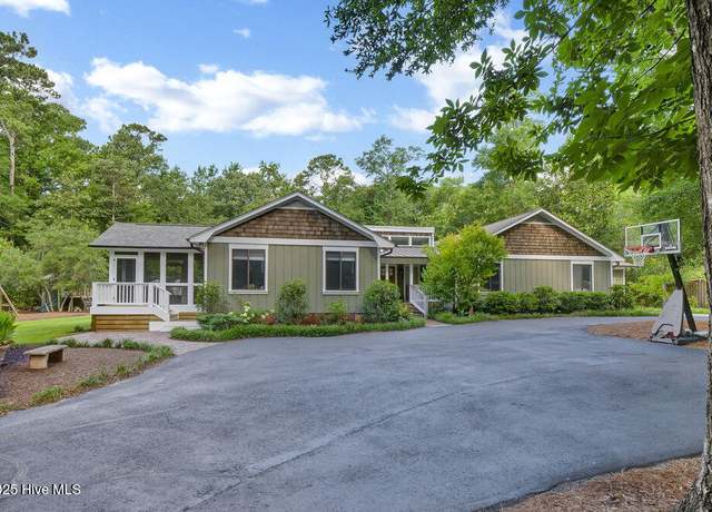 Property at 2306 New Orleans Pl, Wilmington, NC 28403, 3 beds, 2.5 baths