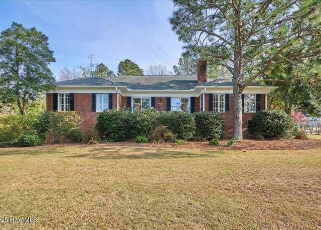 Property at 700 Diamondhead Dr S, Pinehurst, NC 28374, 3 beds, 2 baths