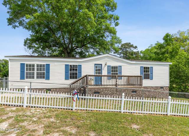 Property at 2807 Cross Bones Rd SW, Supply, NC 28462, 3 beds, 2 baths