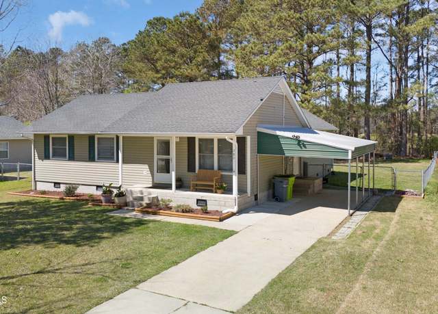 Property at 300 Commons Ct, New Bern, NC 28560, 4 beds, 2 baths