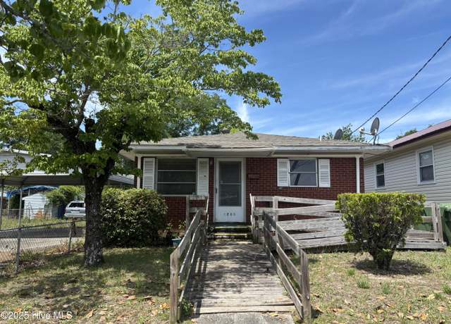 Property at 1208 S 9th St, Wilmington, NC 28401, 3 beds, 2.5 baths