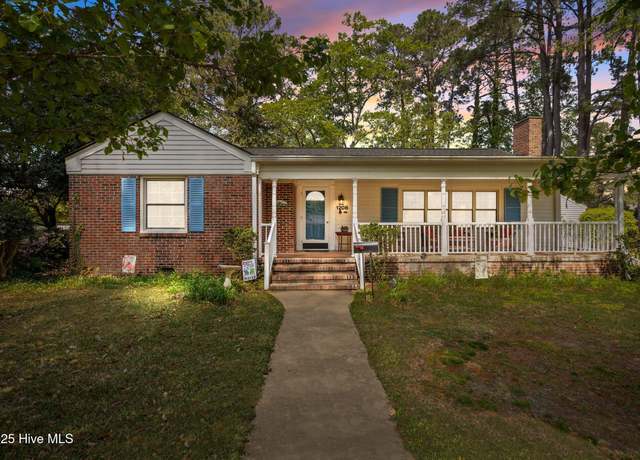 Property at 1208 Summit Ave, Washington, NC 27889, 3 beds, 2.5 baths