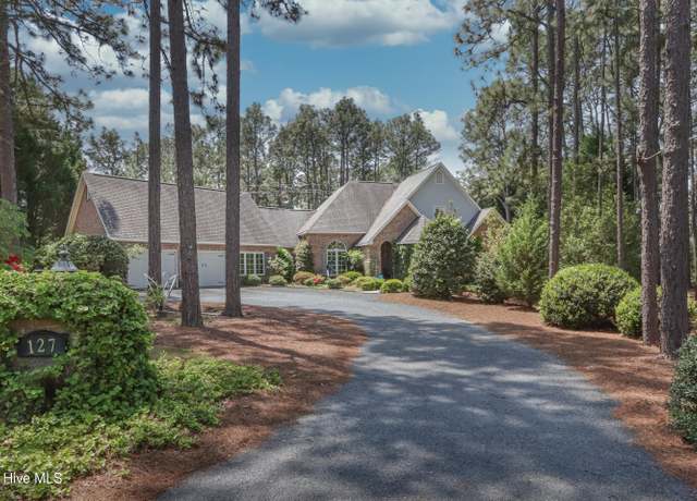 Property at 127 Sakonnet Trl, Pinehurst, NC 28374, 4 beds, 3.5 baths