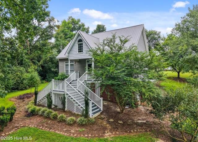 Property at 219 Clifford Ln, Kenansville, NC 28349, 2 beds, 1.5 baths