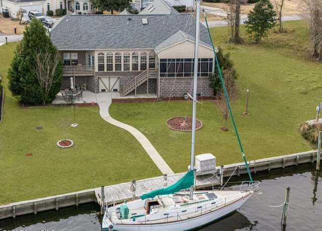 Property at 905 Spar Ct, New Bern, NC 28560, 3 beds, 3 baths