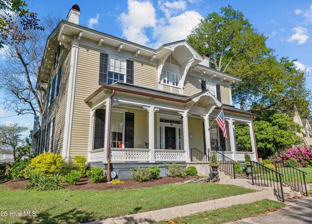 Property at 626 W Main St, Washington, NC 27889, 4 beds, 3 baths