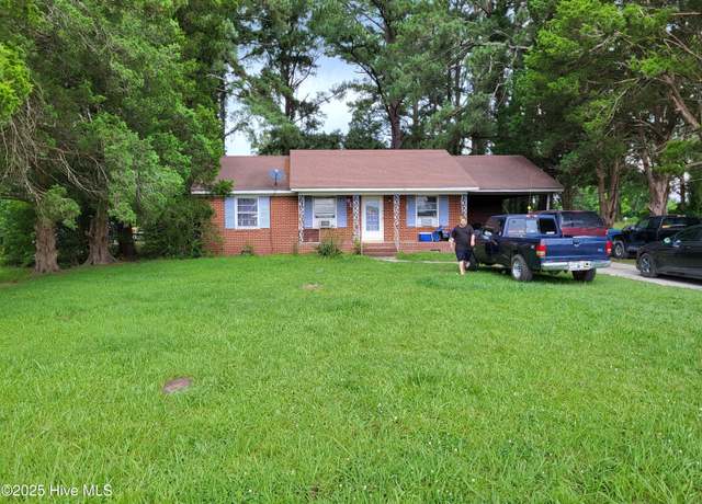 Property at 260 Pearl St, Aurora, NC 27806, 3 beds, 1 bath