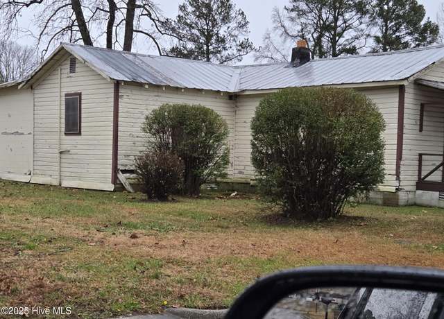 Property at 119 Circle Dr, Nashville, NC 27856, 2 beds, 1 bath