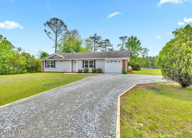 Property at 101 Holiday Dr, Hampstead, NC 28443, 3 beds, 2 baths