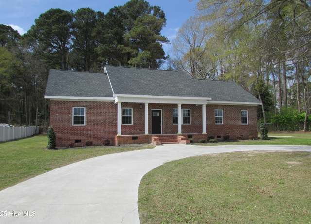 Property at 1429 Isaac Weeks Rd, Clinton, NC 28328, 3 beds, 2.5 baths
