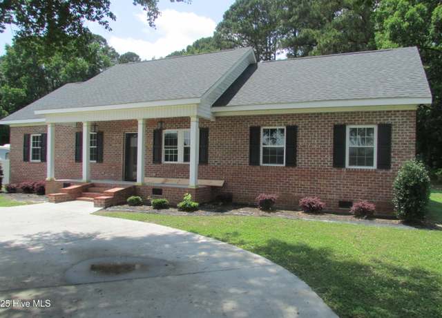 Property at 1429 Isaac Weeks Rd, Clinton, NC 28328, 3 beds, 2.5 baths