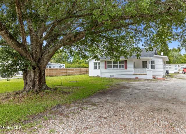 Property at 764 Chatham St, Newport, NC 28570, 3 beds, 1.5 baths