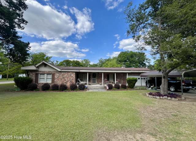 Property at 702 E Covington St, Laurinburg, NC 28352, 2 beds, 1 bath