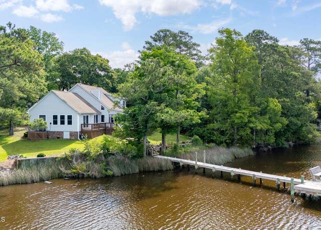 Property at 9 Creekside Woods Ct, Swansboro, NC 28584, 3 beds, 3 baths