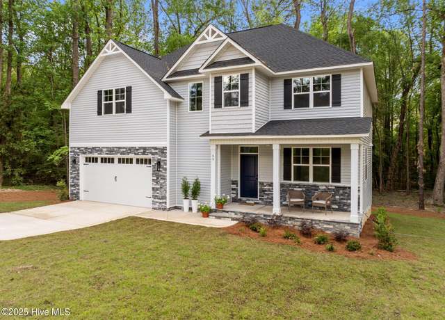 Property at 44 S Shamrock Dr, Foxfire Village, NC 27281, 4 beds, 2.5 baths