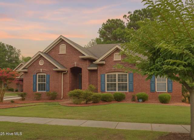 Property at 1102 Avenshire Cir, Wilmington, NC 28412, 2 beds, 2.5 baths