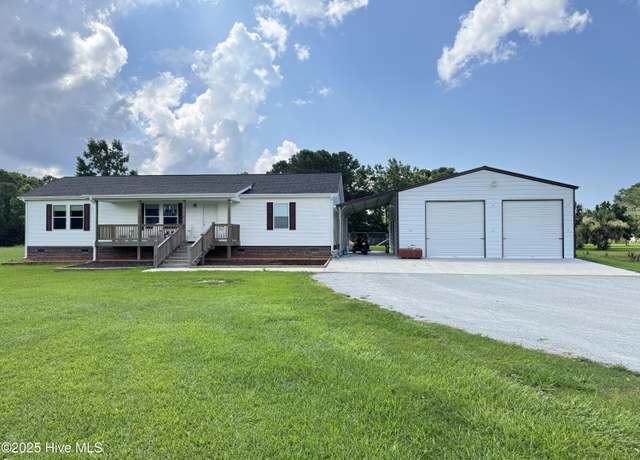 Property at 164 Old River Rd, Beaufort, NC 28516, 3 beds, 2 baths