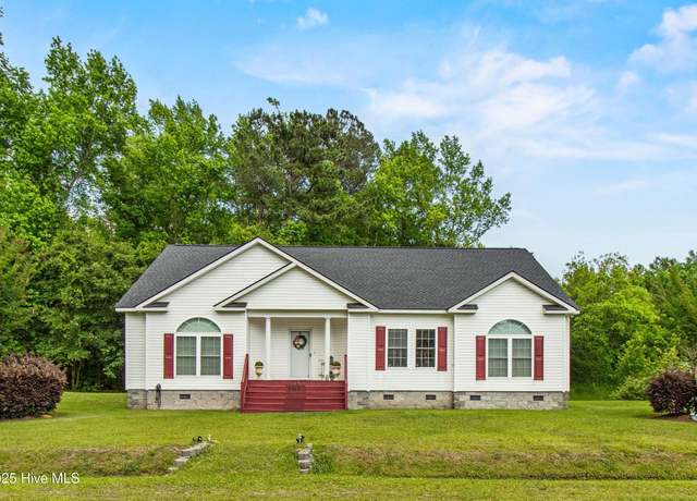Property at 3332 Belt Rd, Castle Hayne, NC 28429, 5 beds, 3 baths