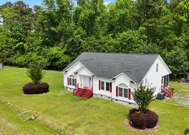 Property at 3332 Belt Rd, Castle Hayne, NC 28429, 5 beds, 3 baths