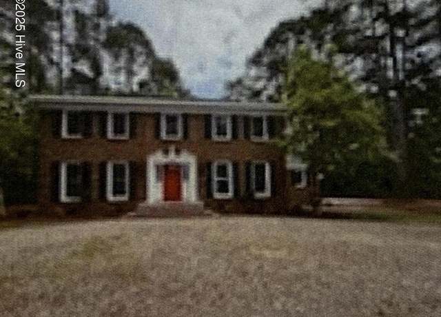 Property at 11481 Fairway Dr, Laurinburg, NC 28352, 4 beds, 3.5 baths