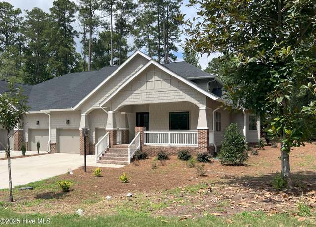 Property at 81 Lamplighter Village Dr, Pinehurst, NC 28374, 4 beds, 3.5 baths