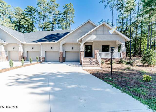 Property at 81 Lamplighter Village Dr, Pinehurst, NC 28374, 4 beds, 3.5 baths