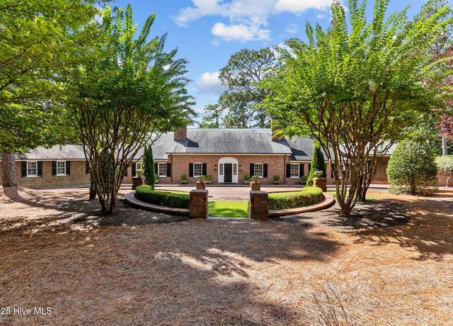 Property at 4 Augusta Way, Pinehurst, NC 28374, 4 beds, 5 baths