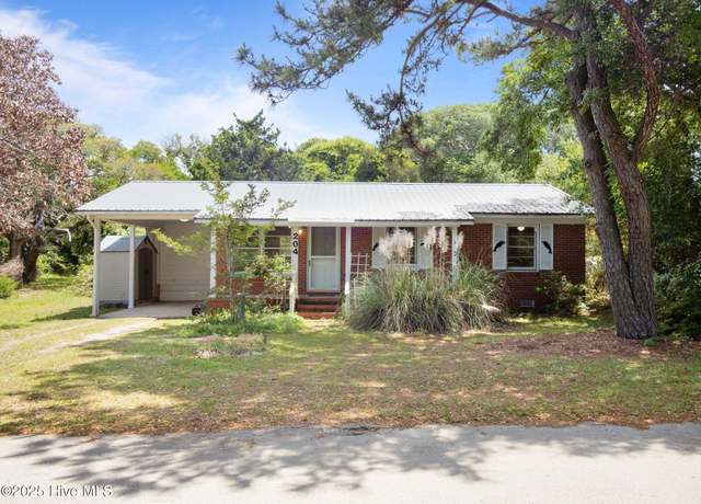 Property at 204 Cedar St, Emerald Isle, NC 28594, 3 beds, 1.5 baths
