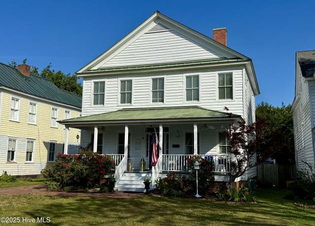 Property at 406 Queen St, New Bern, NC 28560, 5 beds, 2 baths